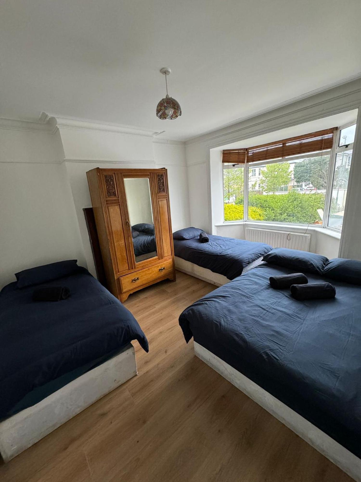 Big Family Room In Room At 2 Iveragh Rd-4 Dublin Exteriör bild